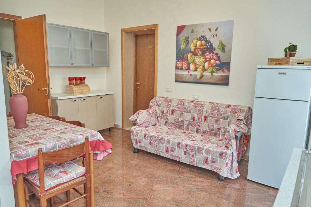 Le Stanze Di Ricci - Affittacamere Low Cost Lesina Buitenkant foto