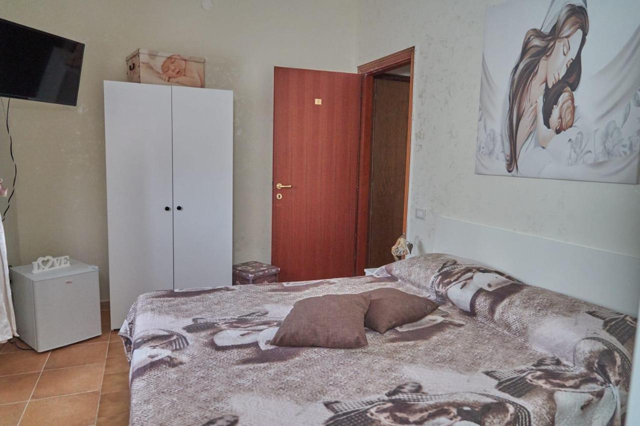 Le Stanze Di Ricci - Affittacamere Low Cost Lesina Buitenkant foto