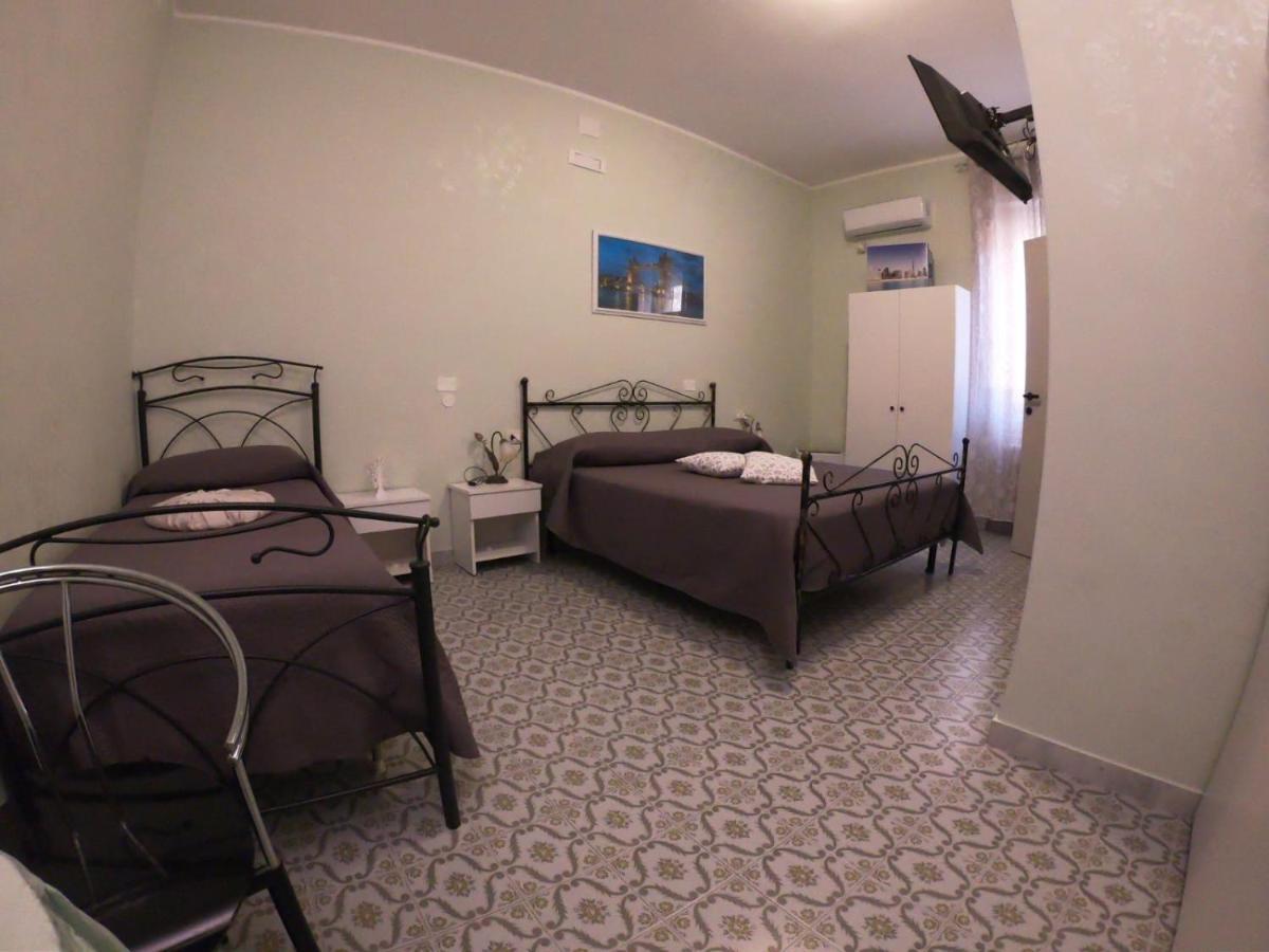 Le Stanze Di Ricci - Affittacamere Low Cost Lesina Buitenkant foto