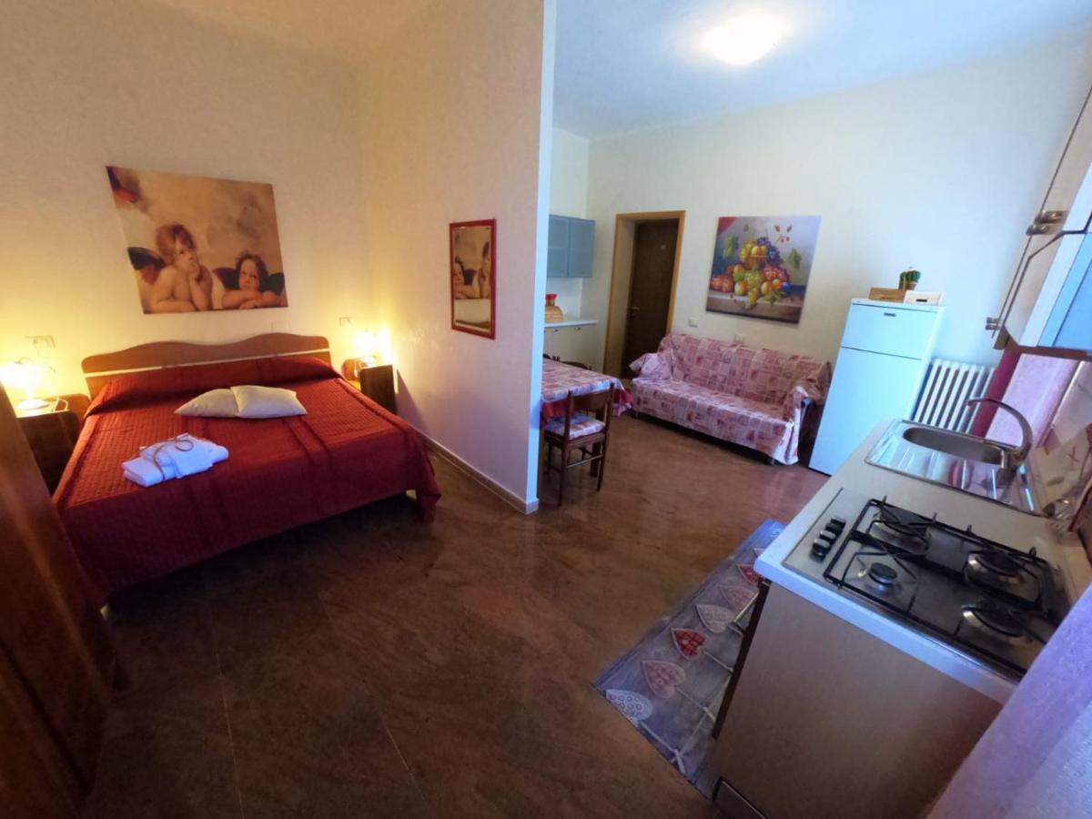 Le Stanze Di Ricci - Affittacamere Low Cost Lesina Buitenkant foto