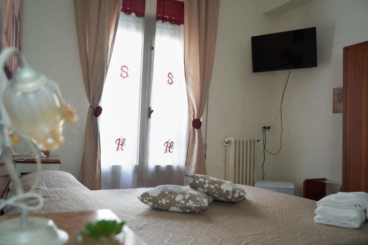 Le Stanze Di Ricci - Affittacamere Low Cost Lesina Buitenkant foto