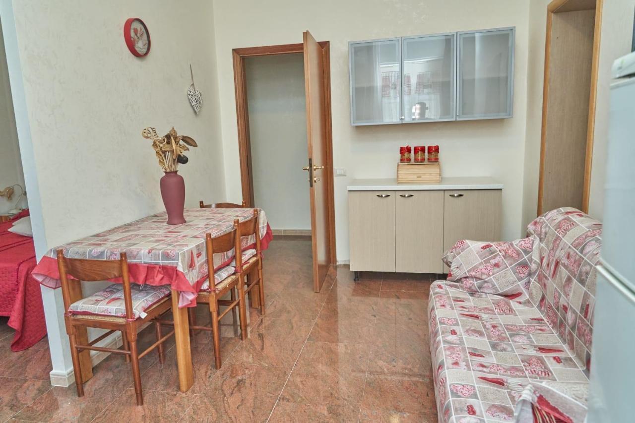 Le Stanze Di Ricci - Affittacamere Low Cost Lesina Buitenkant foto