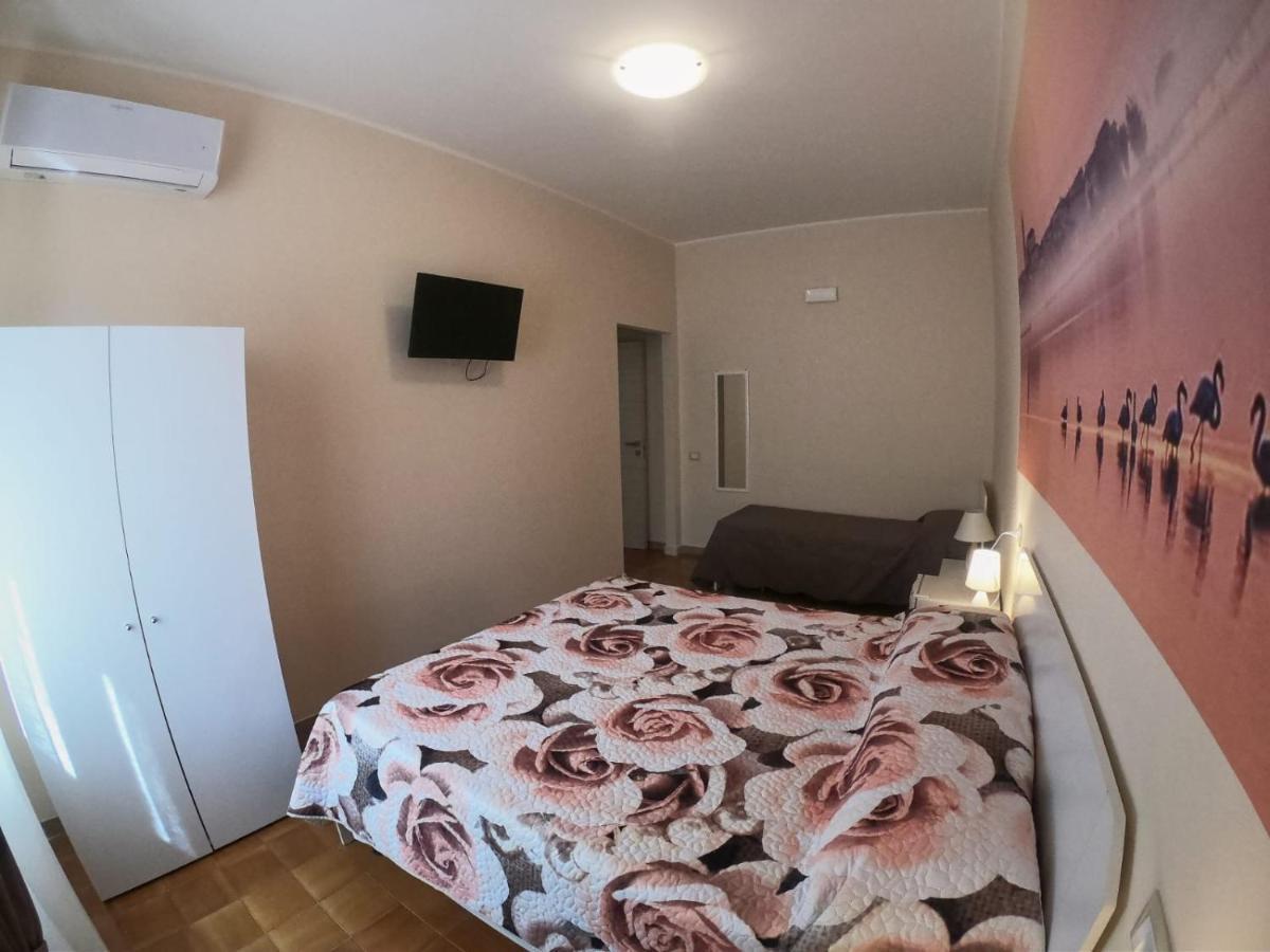 Le Stanze Di Ricci - Affittacamere Low Cost Lesina Buitenkant foto