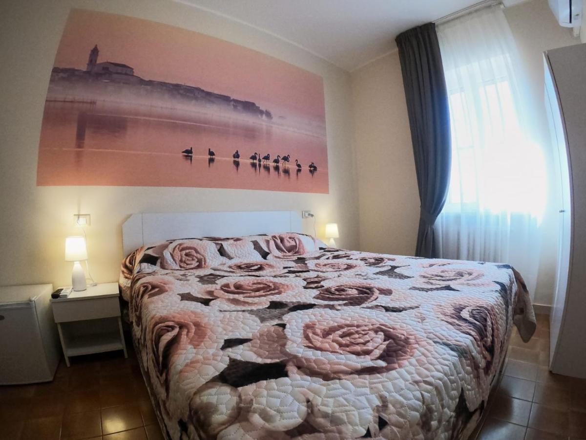 Le Stanze Di Ricci - Affittacamere Low Cost Lesina Buitenkant foto