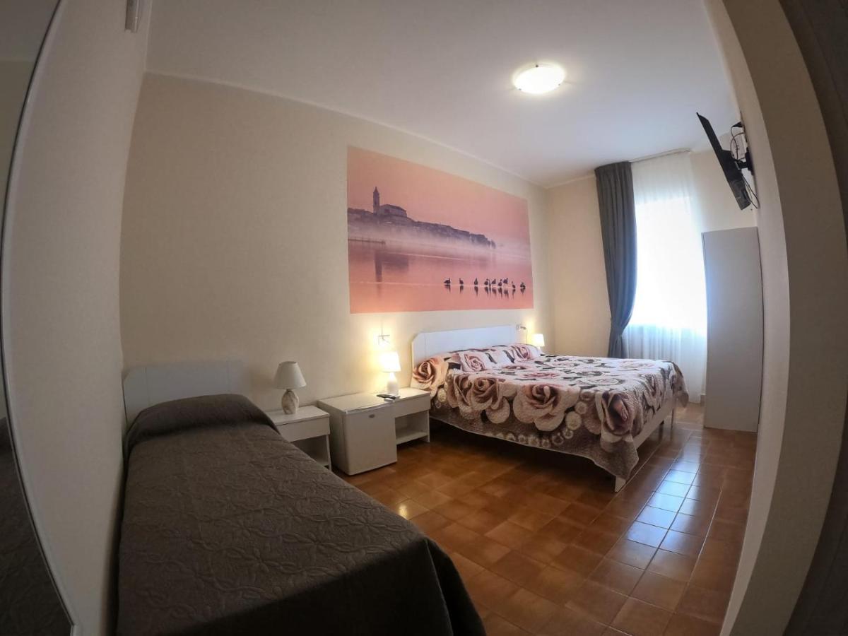 Le Stanze Di Ricci - Affittacamere Low Cost Lesina Buitenkant foto
