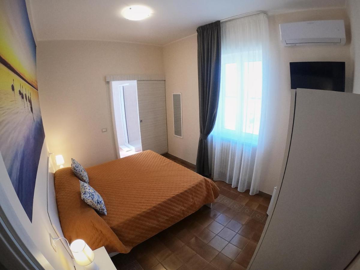 Le Stanze Di Ricci - Affittacamere Low Cost Lesina Buitenkant foto