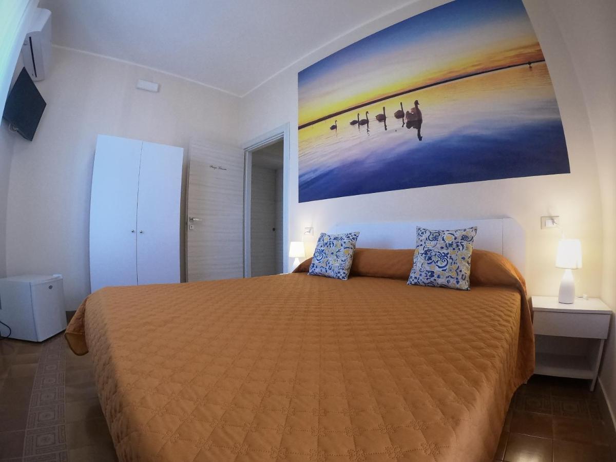 Le Stanze Di Ricci - Affittacamere Low Cost Lesina Buitenkant foto