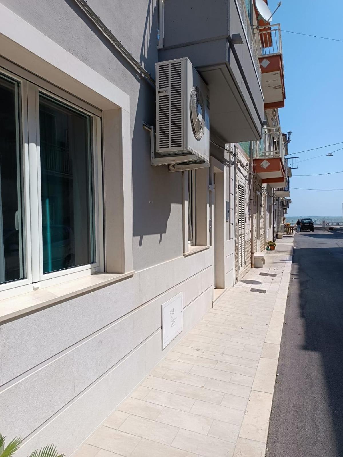 Le Stanze Di Ricci - Affittacamere Low Cost Lesina Buitenkant foto